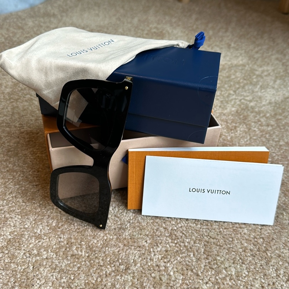 Louis Vuitton La Grande Bellezza Sunglasses
Style number Z1217W